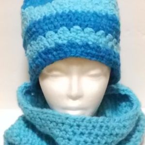 Beauty in Blue Crochet hat and Cowl set
